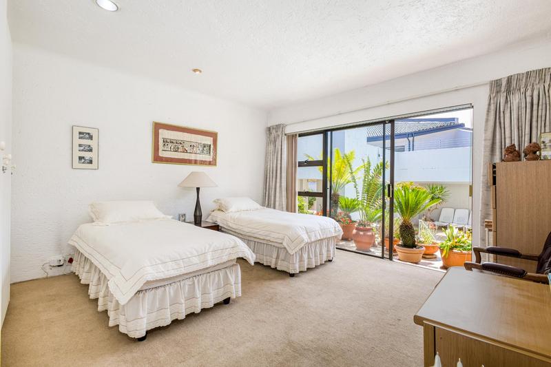 5 Bedroom Property for Sale in Benmore Gardens Gauteng