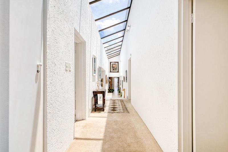 5 Bedroom Property for Sale in Benmore Gardens Gauteng