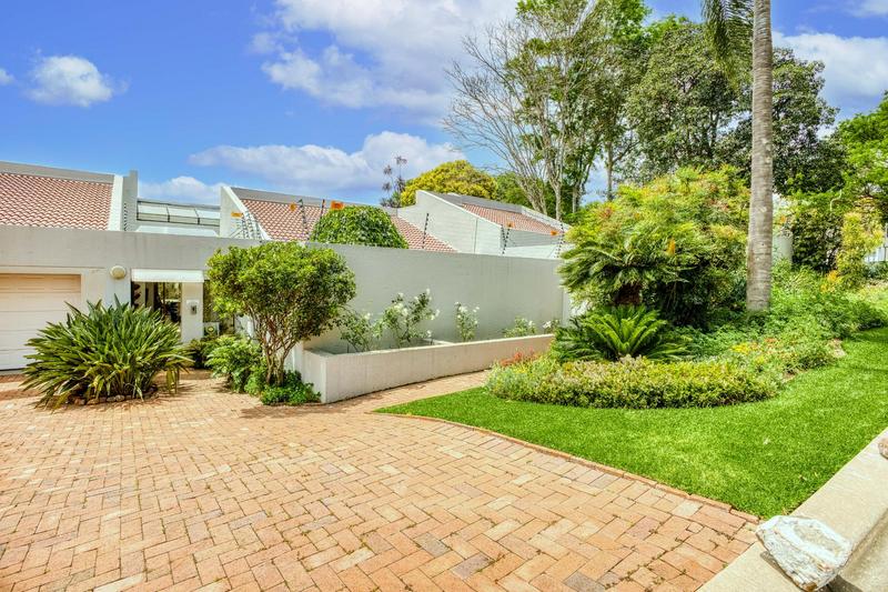 5 Bedroom Property for Sale in Benmore Gardens Gauteng