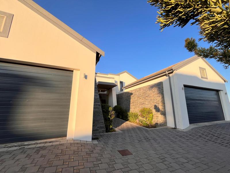 4 Bedroom Property for Sale in Blue Valley Golf Estate Gauteng