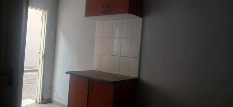 To Let 1 Bedroom Property for Rent in Kensington Gauteng