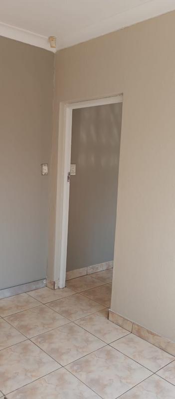 To Let 1 Bedroom Property for Rent in Kensington Gauteng