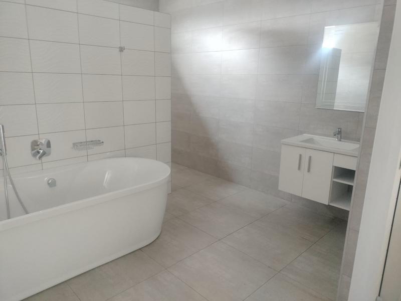 To Let 4 Bedroom Property for Rent in Waterkloof Ridge Gauteng