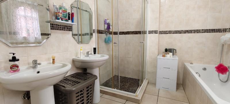 To Let 3 Bedroom Property for Rent in Brentwood Gauteng