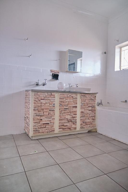 To Let 2 Bedroom Property for Rent in Florida Lake Gauteng