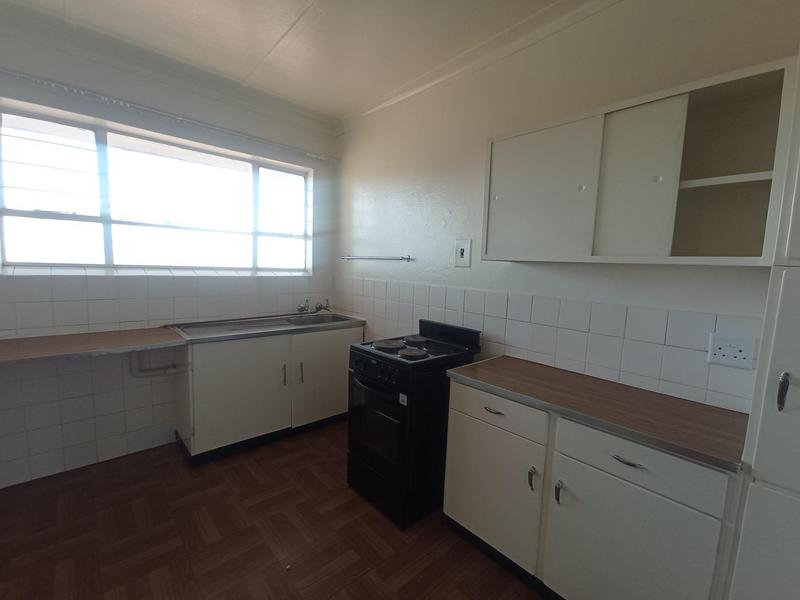 To Let 1 Bedroom Property for Rent in Florida Lake Gauteng