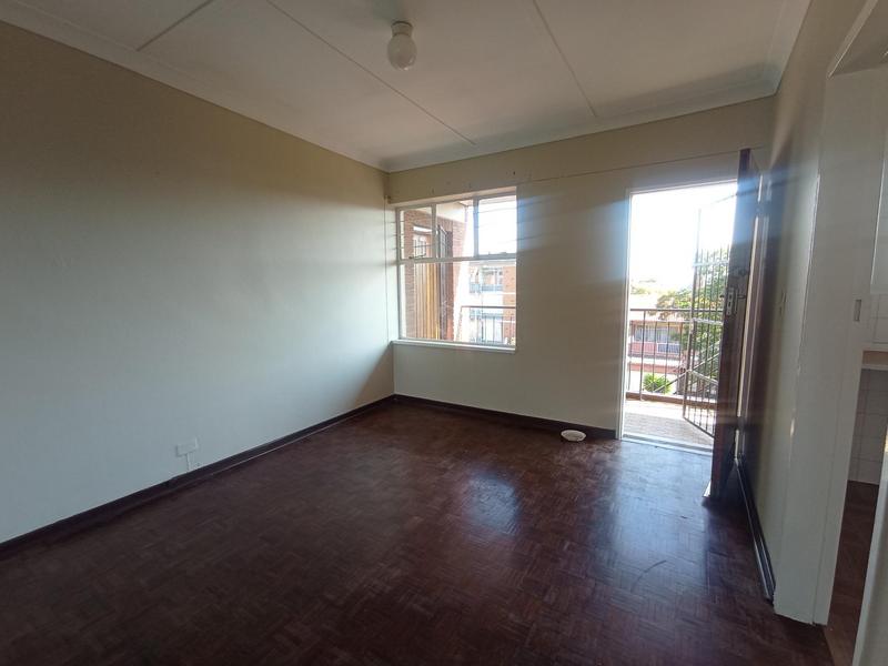 To Let 1 Bedroom Property for Rent in Florida Lake Gauteng