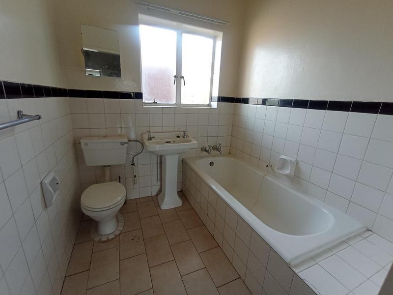 To Let 1 Bedroom Property for Rent in Florida Lake Gauteng