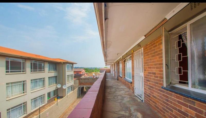 2 Bedroom Property for Sale in Florida Gauteng