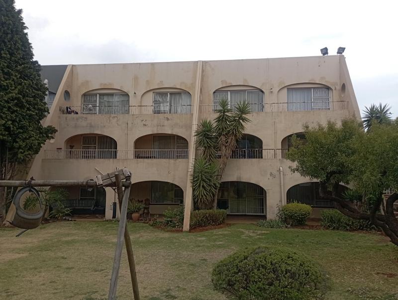 2 Bedroom Property for Sale in Florida Lake Gauteng