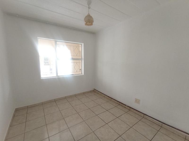 2 Bedroom Property for Sale in Florida Lake Gauteng