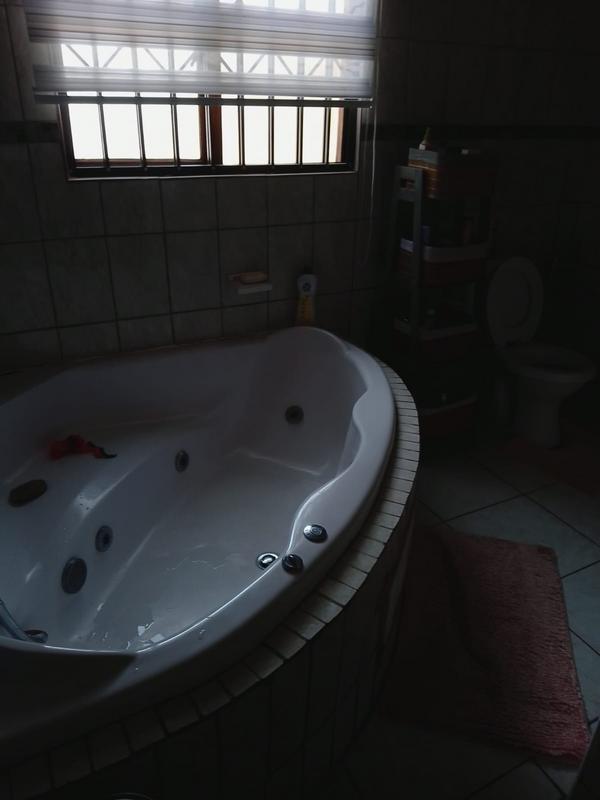 4 Bedroom Property for Sale in Karenpark Gauteng