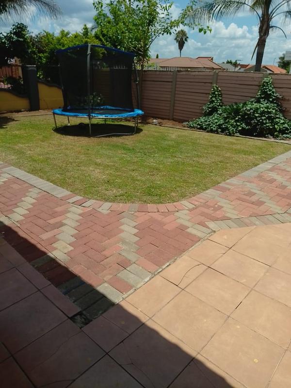 4 Bedroom Property for Sale in Karenpark Gauteng