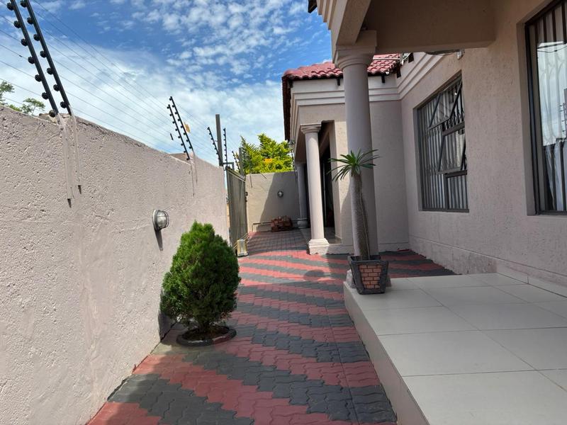 4 Bedroom Property for Sale in Winterveldt Gauteng