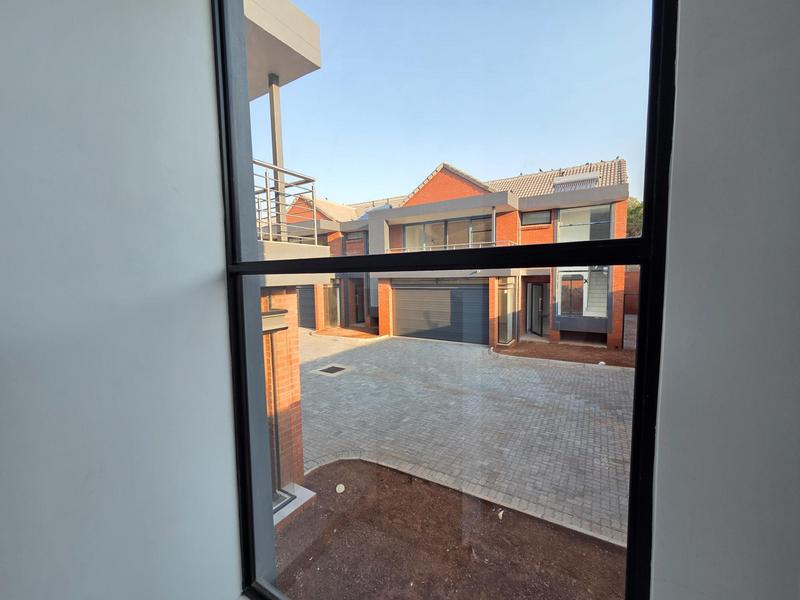 To Let 3 Bedroom Property for Rent in Erasmia Gauteng