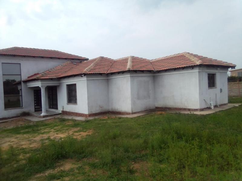 4 Bedroom Property for Sale in Vaaloewer Gauteng