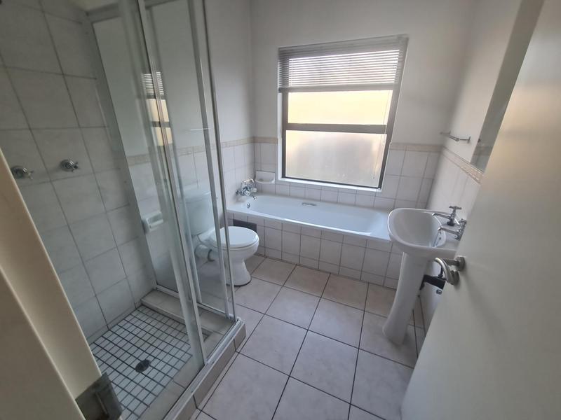 2 Bedroom Property for Sale in Magaliessig Gauteng