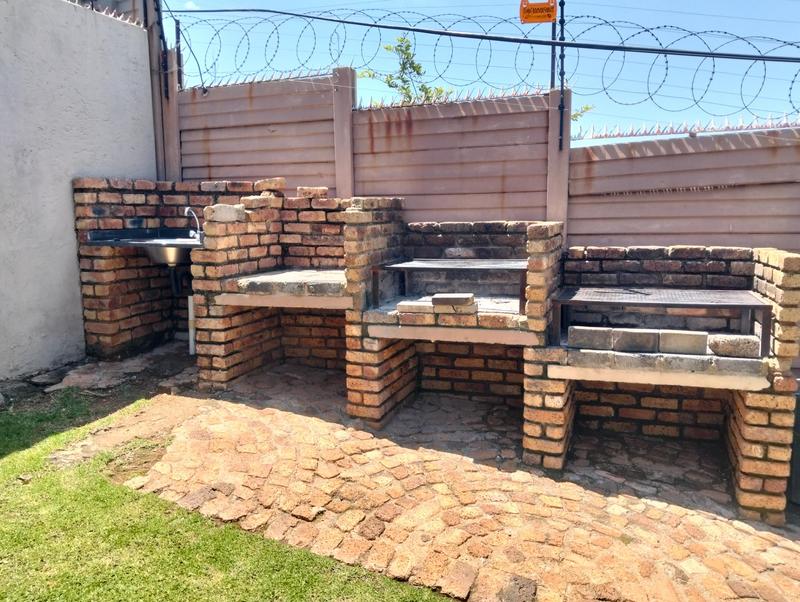 3 Bedroom Property for Sale in Ridgeway A Gauteng