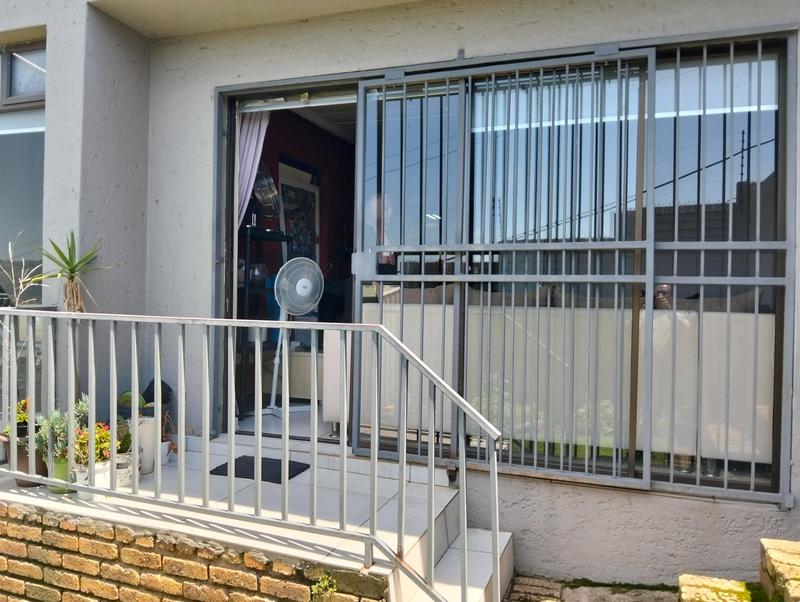 3 Bedroom Property for Sale in Ridgeway A Gauteng