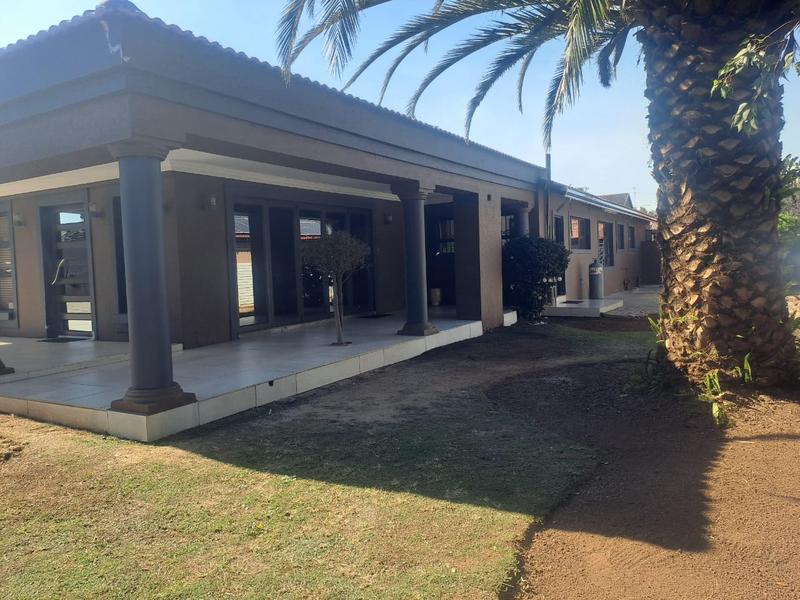 4 Bedroom Property for Sale in Brackenhurst Gauteng