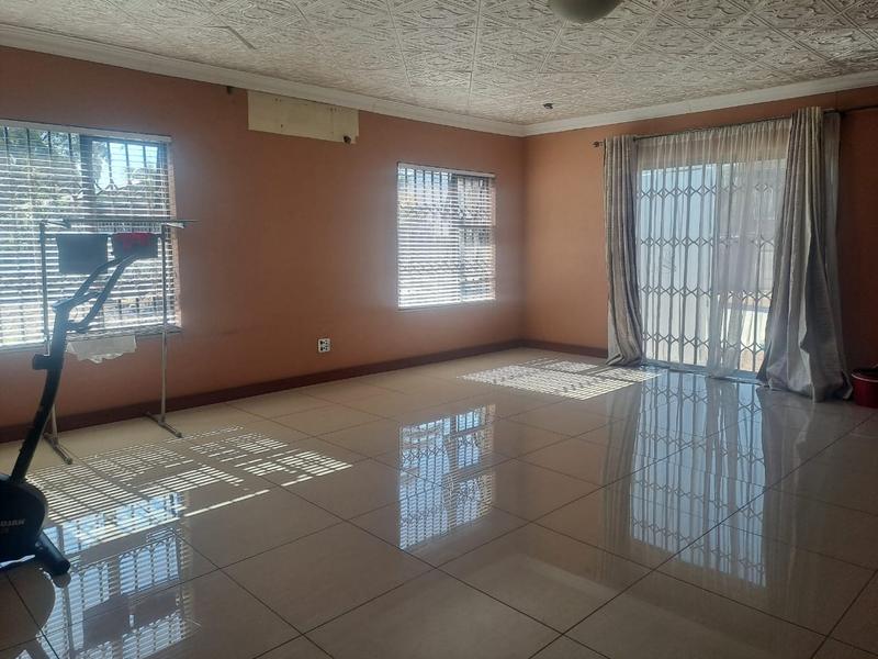 4 Bedroom Property for Sale in Brackenhurst Gauteng