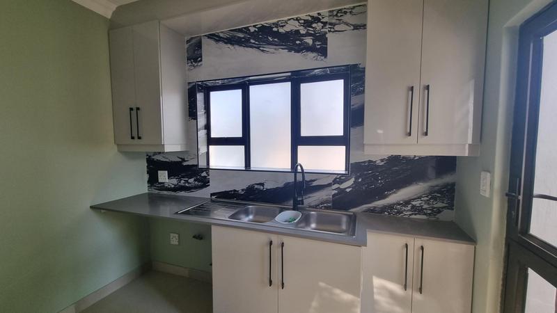 To Let 4 Bedroom Property for Rent in Midfield Estate Gauteng