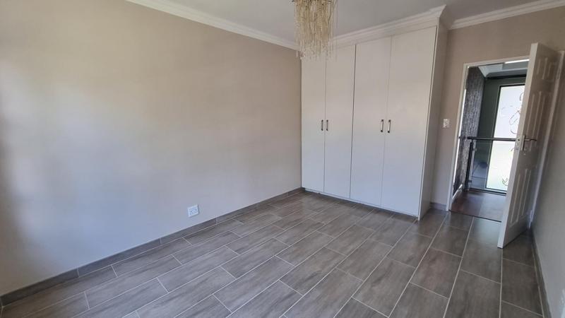 To Let 4 Bedroom Property for Rent in Midfield Estate Gauteng