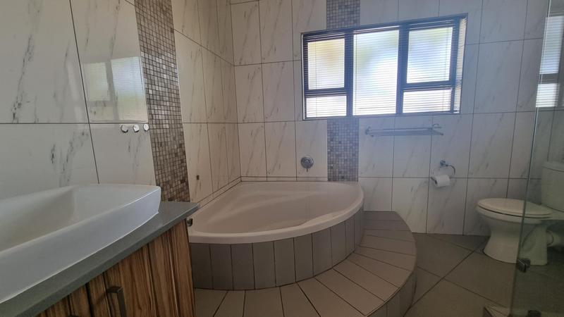 To Let 4 Bedroom Property for Rent in Midfield Estate Gauteng