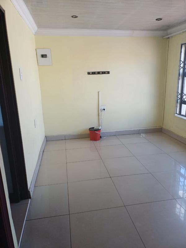 To Let 2 Bedroom Property for Rent in Zola Gauteng