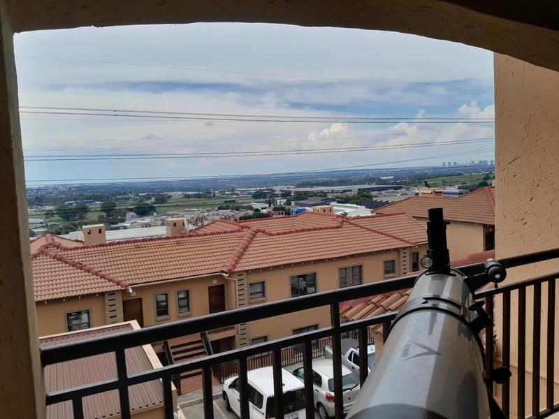 To Let 3 Bedroom Property for Rent in Sunnyrock Gauteng