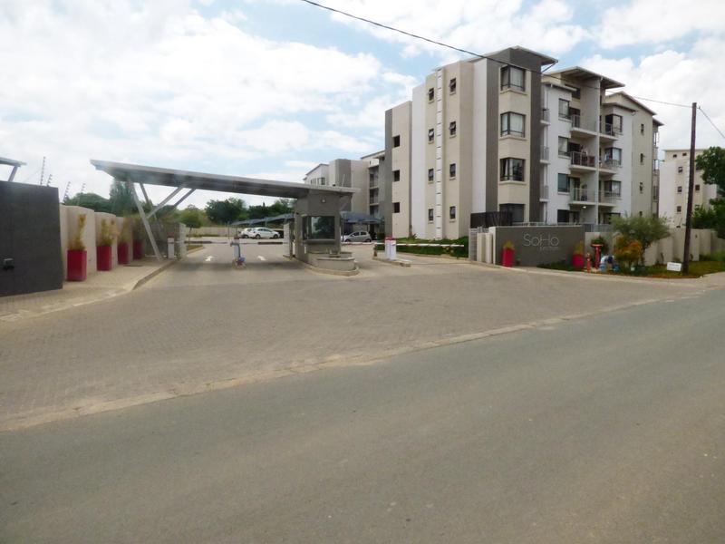 To Let 2 Bedroom Property for Rent in Broadacres Gauteng