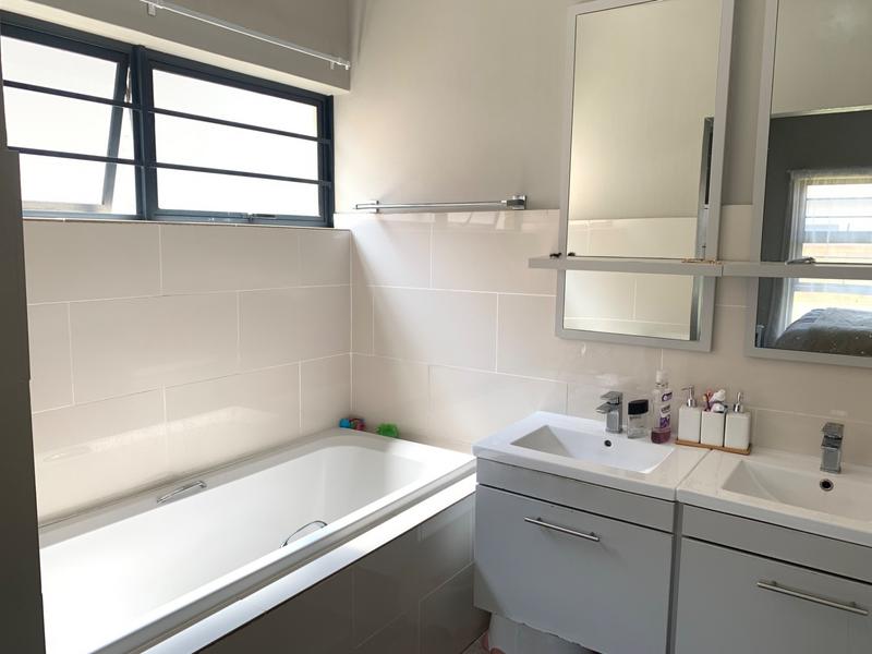 To Let 3 Bedroom Property for Rent in Amberfield Gauteng