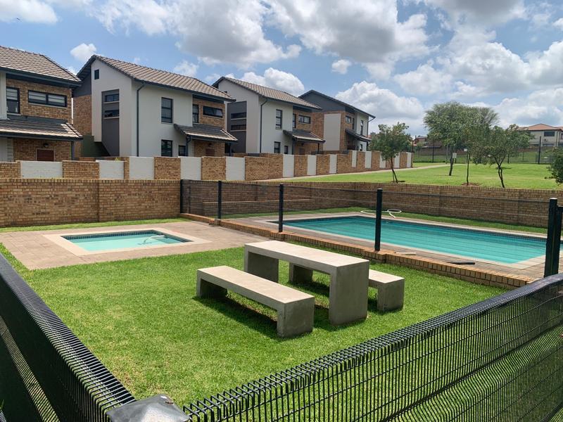 To Let 3 Bedroom Property for Rent in Amberfield Gauteng