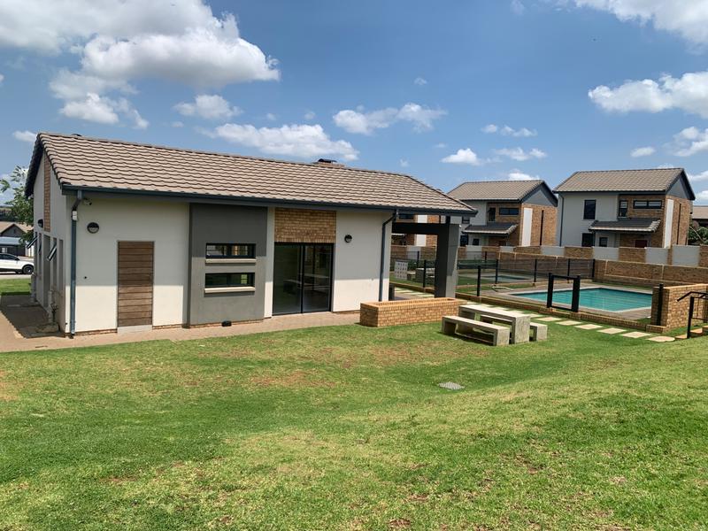 To Let 3 Bedroom Property for Rent in Amberfield Gauteng