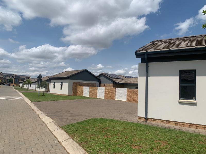 To Let 3 Bedroom Property for Rent in Amberfield Gauteng