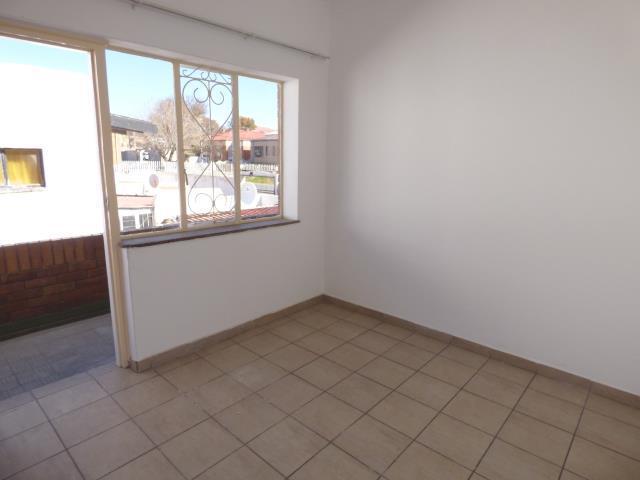 To Let 2 Bedroom Property for Rent in Rosettenville Gauteng