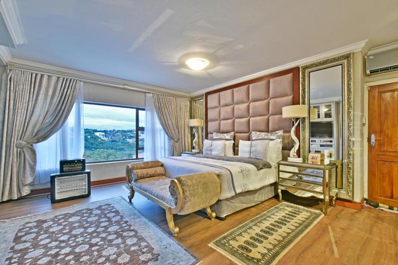 5 Bedroom Property for Sale in Glenvista Gauteng