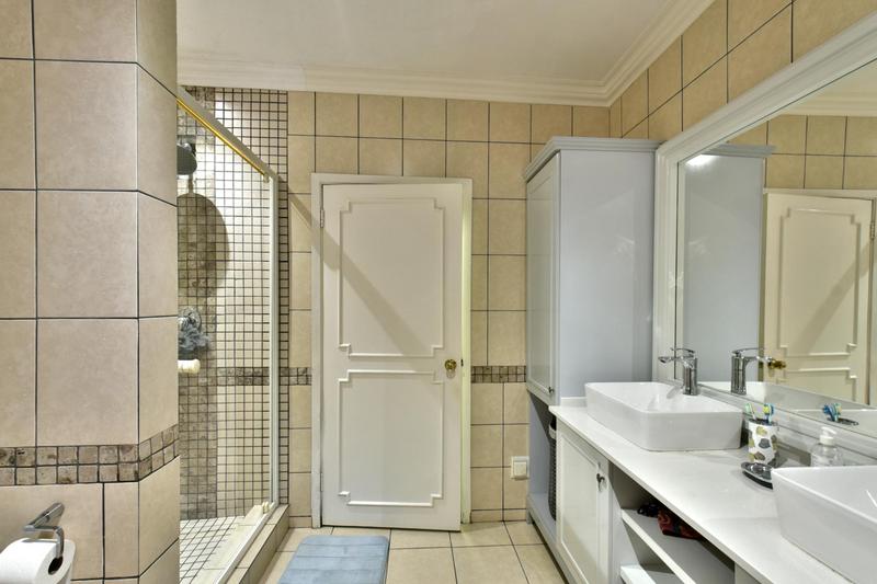 5 Bedroom Property for Sale in Glenvista Gauteng