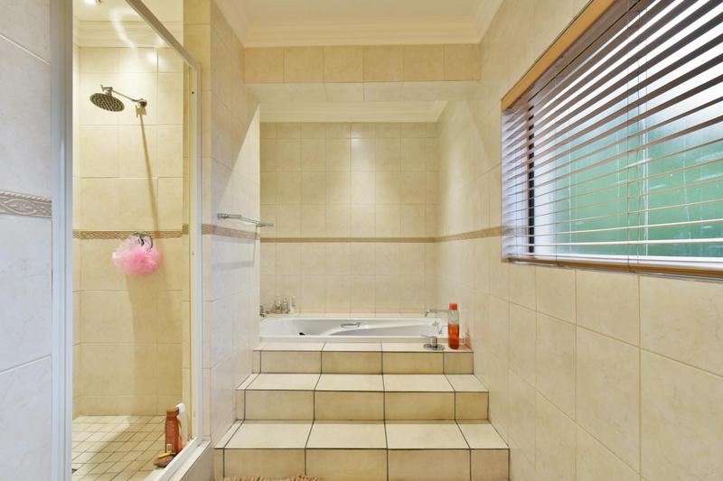 5 Bedroom Property for Sale in Glenvista Gauteng