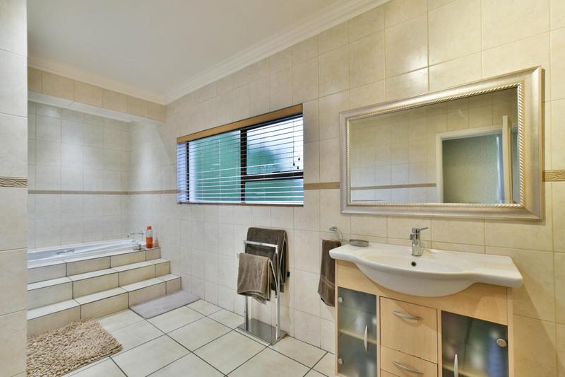 5 Bedroom Property for Sale in Glenvista Gauteng