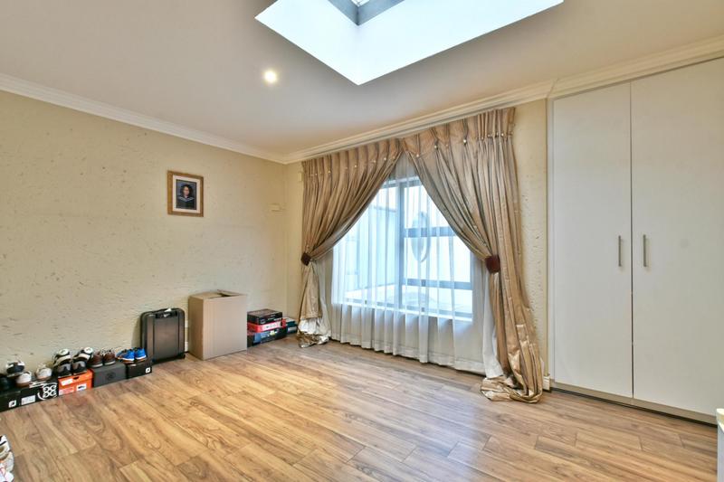 5 Bedroom Property for Sale in Glenvista Gauteng