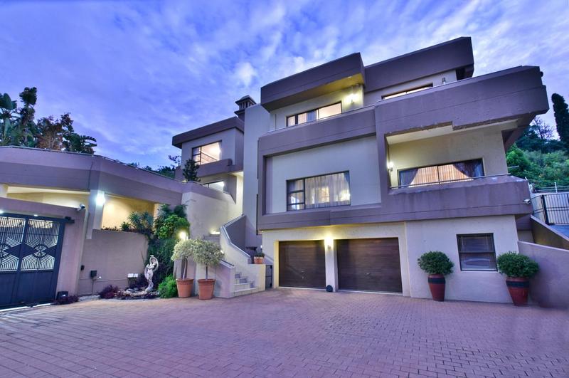 5 Bedroom Property for Sale in Glenvista Gauteng