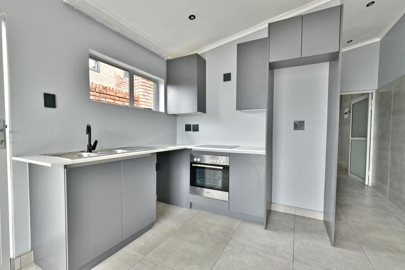 To Let 1 Bedroom Property for Rent in Glenvista Gauteng