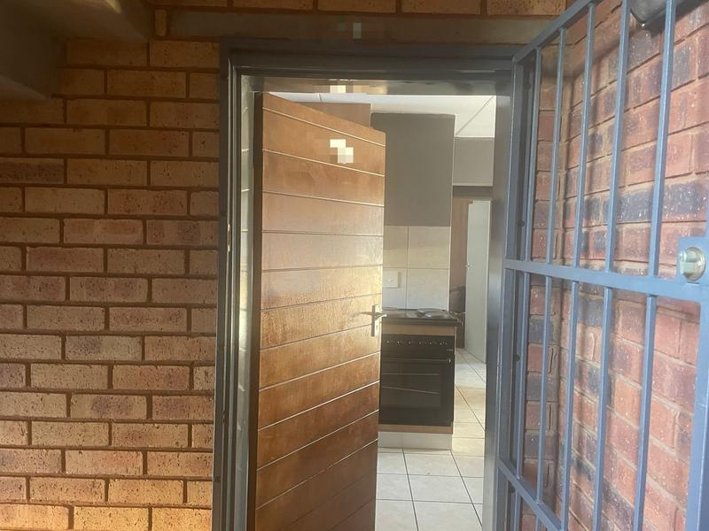 2 Bedroom Property for Sale in Olifantsvlei Gauteng