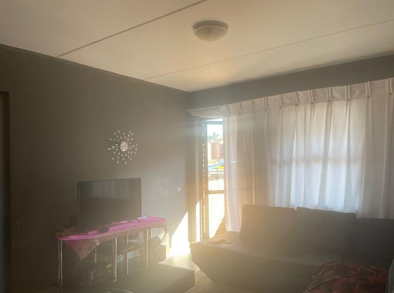 2 Bedroom Property for Sale in Olifantsvlei Gauteng