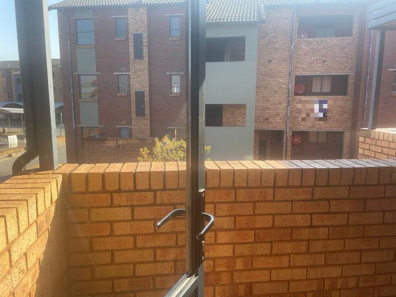 2 Bedroom Property for Sale in Olifantsvlei Gauteng