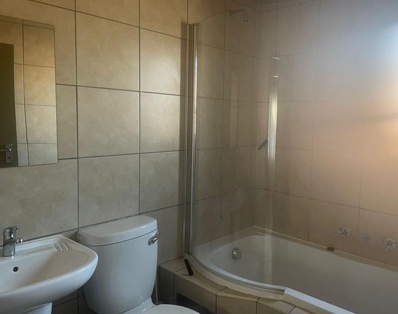 2 Bedroom Property for Sale in Olifantsvlei Gauteng