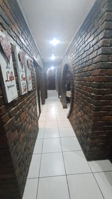To Let 4 Bedroom Property for Rent in Petersfield Gauteng