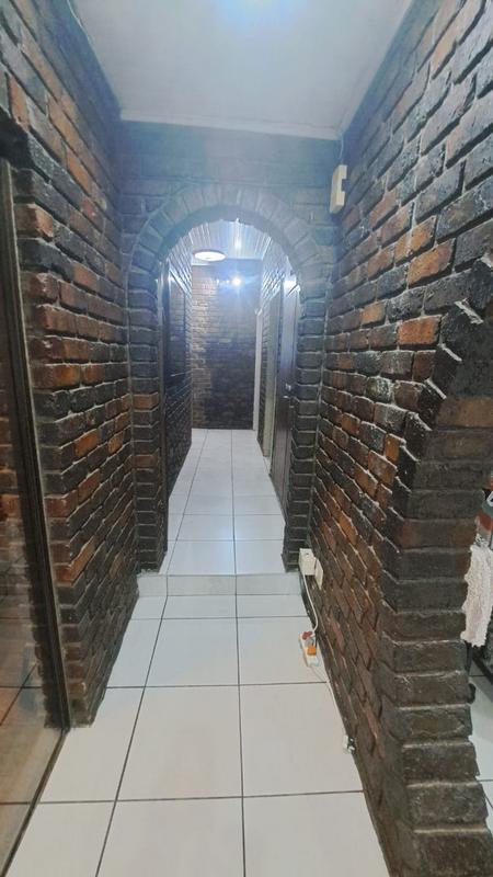To Let 4 Bedroom Property for Rent in Petersfield Gauteng
