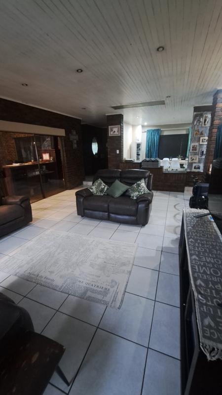 To Let 4 Bedroom Property for Rent in Petersfield Gauteng